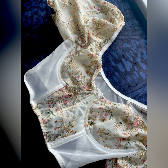 Small Floral white cropped top. Embroidered & Printed Flowers. Net back. - Picture 6 of 6